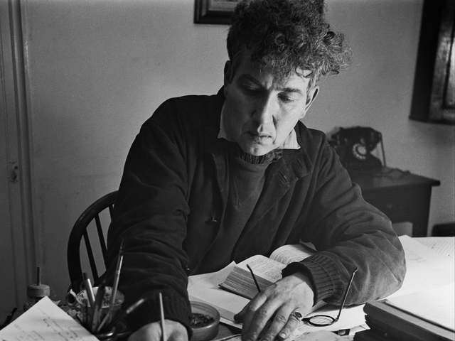 Large robert graves img 2